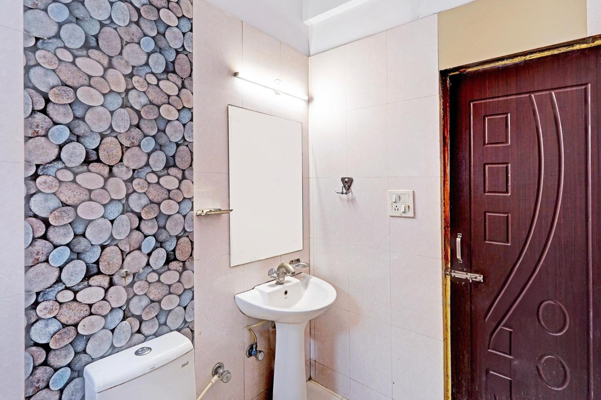 Super Hotel O Palm Dehradun Zewnętrze zdjęcie